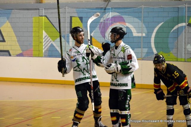 Photo hockey reportage N1 : Les Griffons à la relance