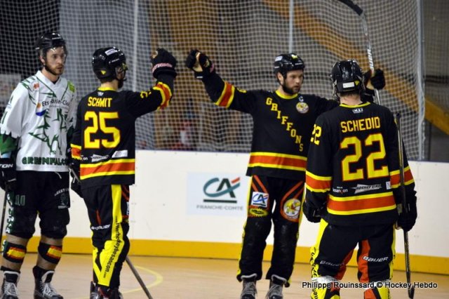 Photo hockey reportage N1 : Les Griffons à la relance