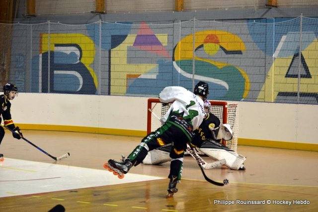 Photo hockey reportage N1 : Les Griffons à la relance