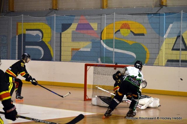 Photo hockey reportage N1 : Les Griffons à la relance