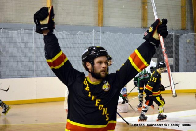 Photo hockey reportage N1 : Les Griffons à la relance