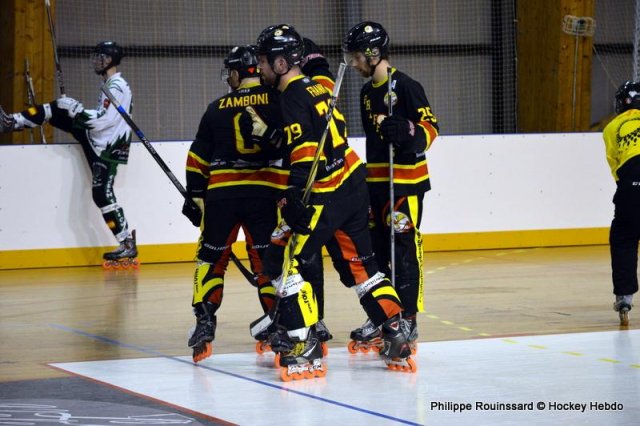 Photo hockey reportage N1 : Les Griffons à la relance