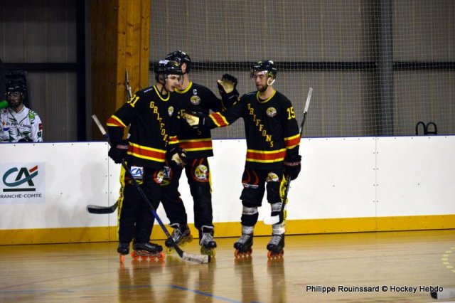 Photo hockey reportage N1 : Les Griffons à la relance