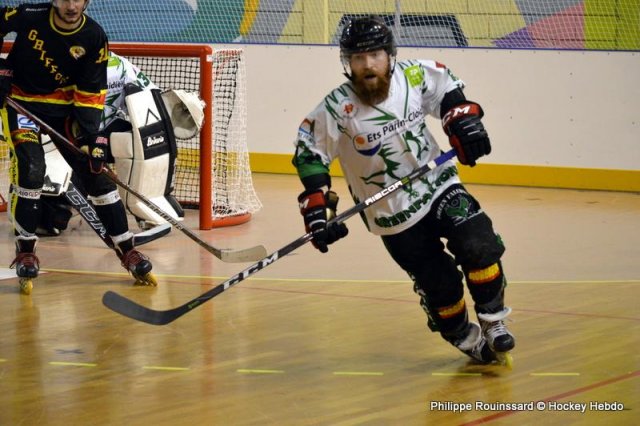 Photo hockey reportage N1 : Les Griffons à la relance