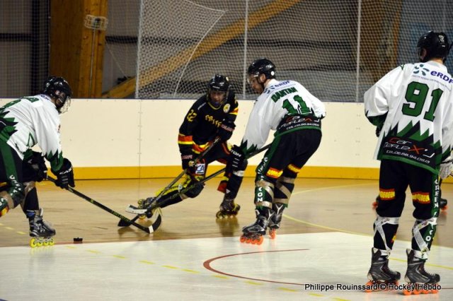 Photo hockey reportage N1 : Les Griffons à la relance
