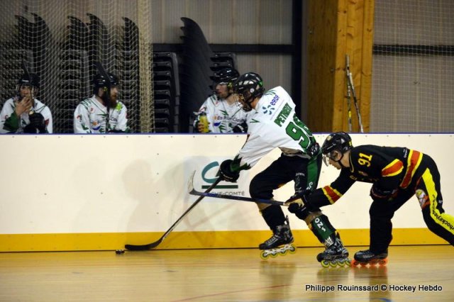 Photo hockey reportage N1 : Les Griffons à la relance