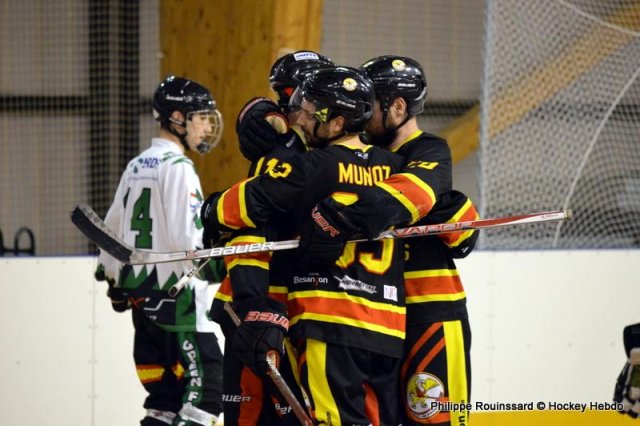 Photo hockey reportage N1 : Les Griffons à la relance