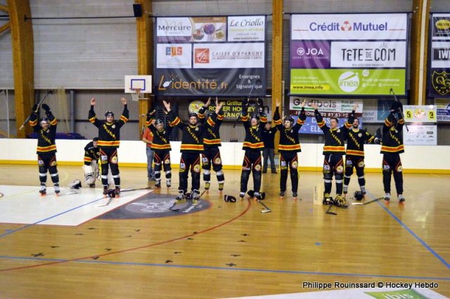 Photo hockey reportage N1 : Les Griffons en mode fusée