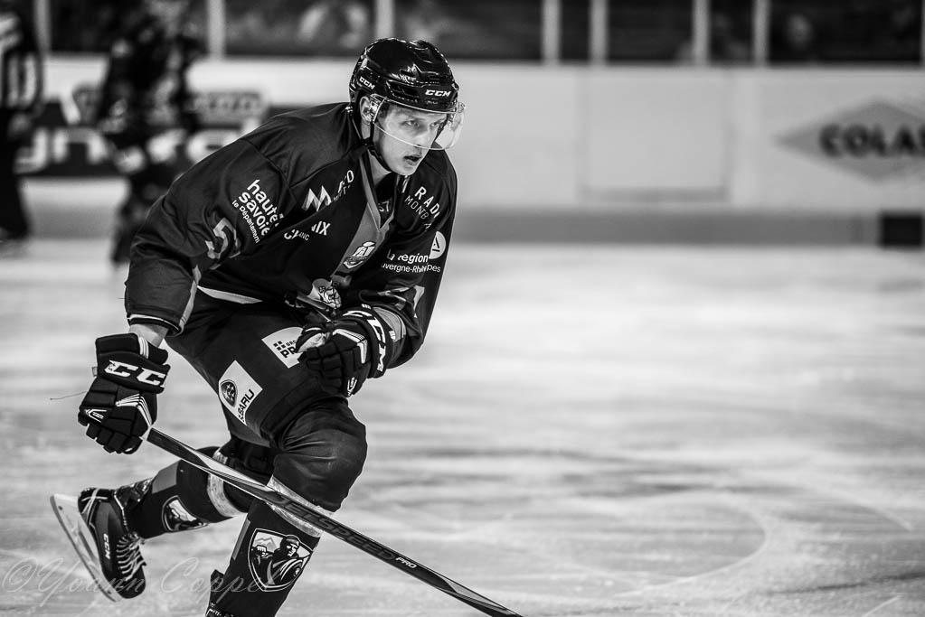 Chamonix  3 - 6 Grenoble 