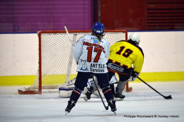 Photo hockey reportage Fem élite : L'Aigle vole tranquillement