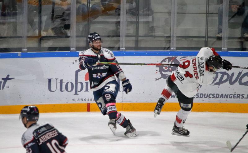 Angers  4 - 1 Chamonix 