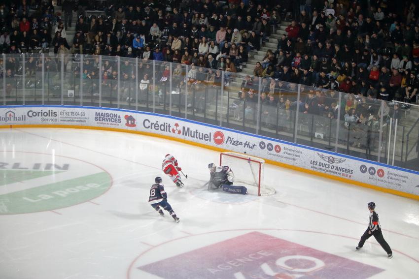 Angers  6 - 1 Anglet
