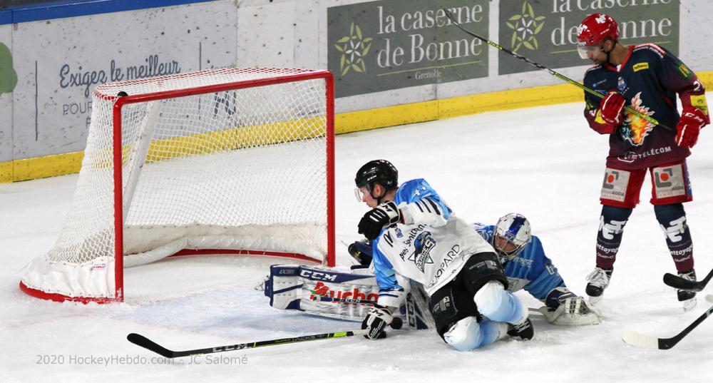 Grenoble reprend par un match amical — Reportage