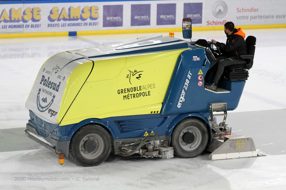 Grenoble reprend par un match amical — Reportage