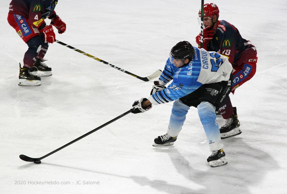 Grenoble reprend par un match amical — Reportage