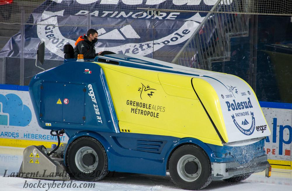 Grenoble reprend par un match amical — Reportage