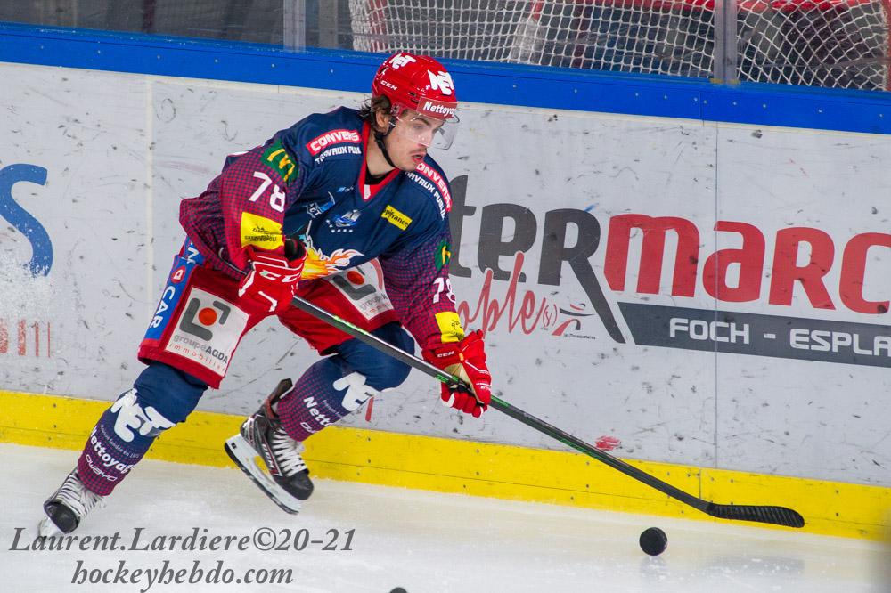 Grenoble reprend par un match amical — Reportage