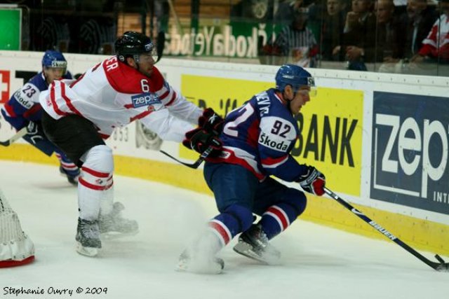 Photo hockey reportage CM09 - J-5 : Hongrie "out" et  Canada "in"