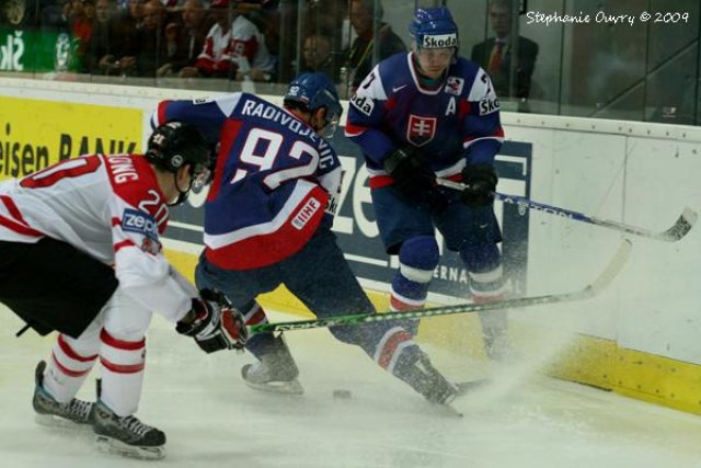 Photo hockey reportage CM09 - J-5 : Hongrie "out" et  Canada "in"