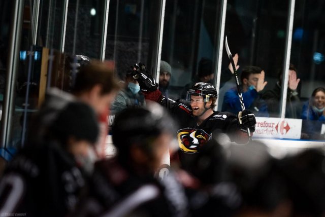 Photo hockey match Morzine-Avoriaz - Courchevel-Méribel-Pralognan le 05/02/2022