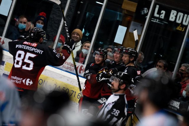 Photo hockey match Morzine-Avoriaz - Courchevel-Méribel-Pralognan le 05/02/2022