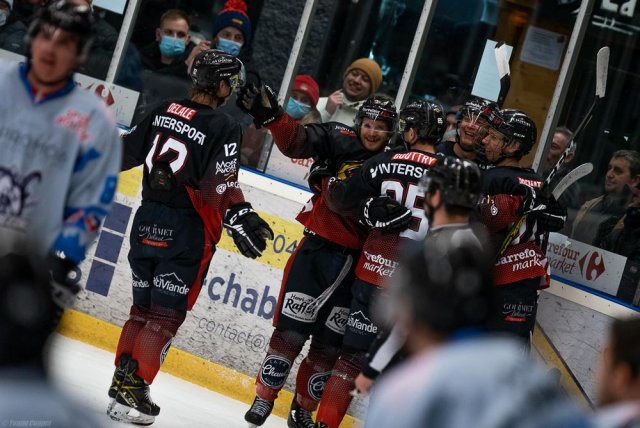 Photo hockey match Morzine-Avoriaz - Courchevel-Méribel-Pralognan le 05/02/2022