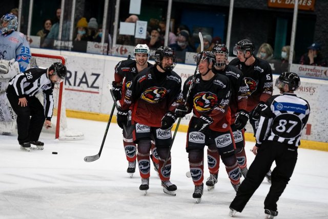 Photo hockey match Morzine-Avoriaz - Courchevel-Méribel-Pralognan le 05/02/2022