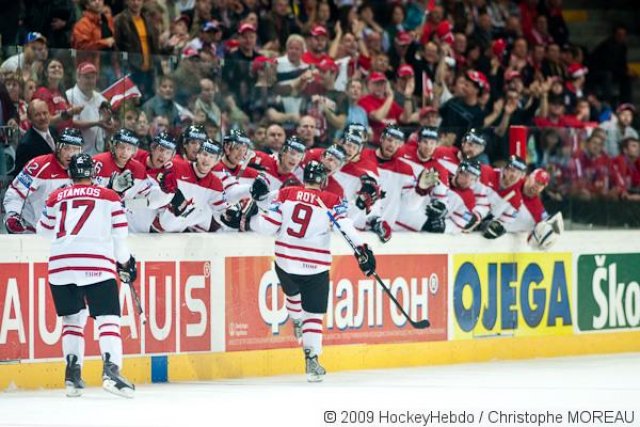 Photo hockey reportage CM 09 1/2 : Le Canada sera l'autre finaliste