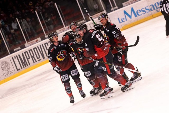 Photo hockey match Morzine-Avoriaz - Courchevel-Méribel-Pralognan le 09/04/2022