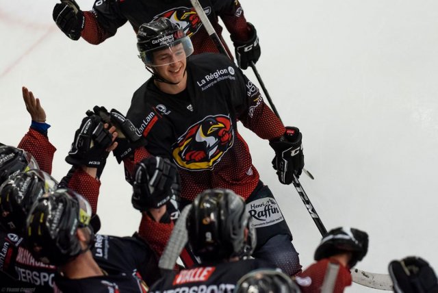 Photo hockey match Morzine-Avoriaz - Courchevel-Méribel-Pralognan le 09/04/2022