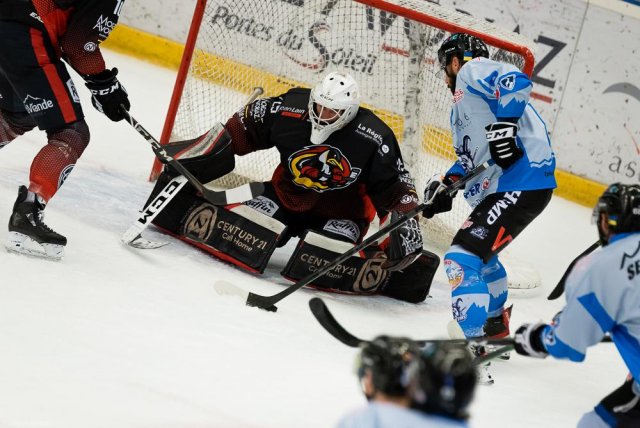 Photo hockey match Morzine-Avoriaz - Courchevel-Méribel-Pralognan le 09/04/2022