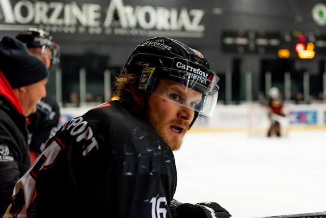 Photo hockey match Morzine-Avoriaz - Courchevel-Méribel-Pralognan le 09/04/2022