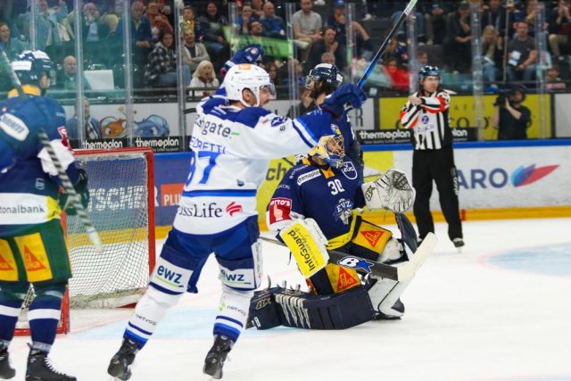 Photo hockey match Zug - Zürich le 18/04/2022