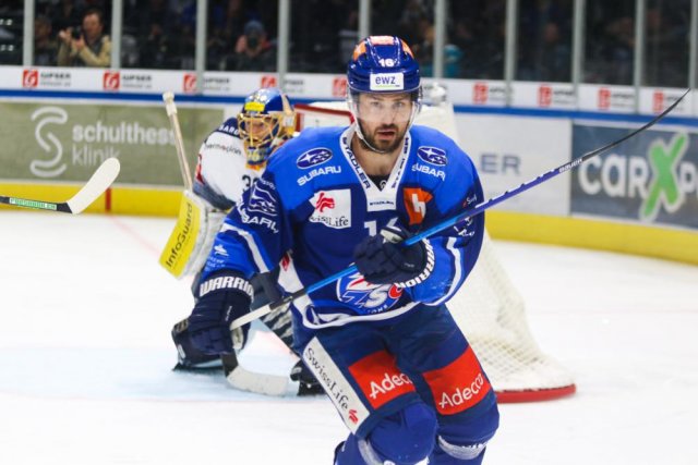 Photo hockey match Zürich - Zug le 25/04/2022