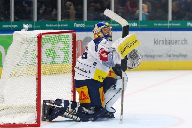 Photo hockey match Zürich - Zug le 25/04/2022