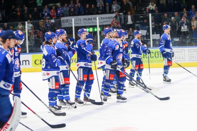 Photo hockey match Zürich - Zug le 25/04/2022