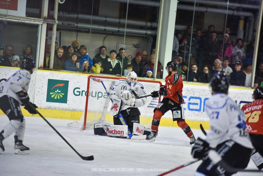 Chamonix  2 - 1 Gap 