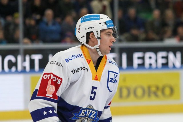 Photo hockey match Zürich - Zug le 26/02/2023