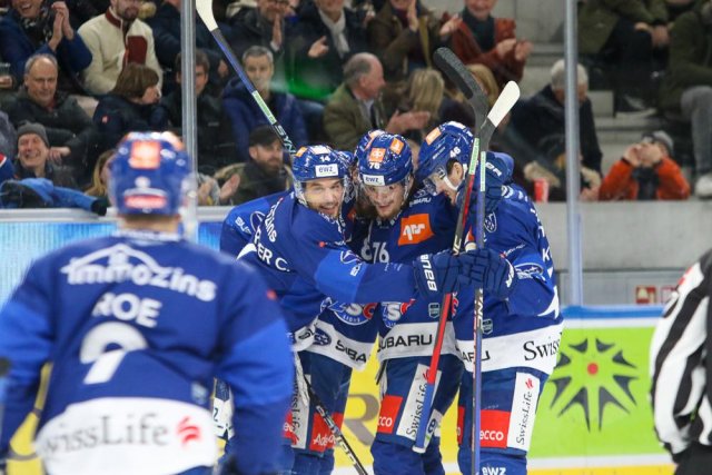 Photo hockey match Zürich - Zug le 26/02/2023