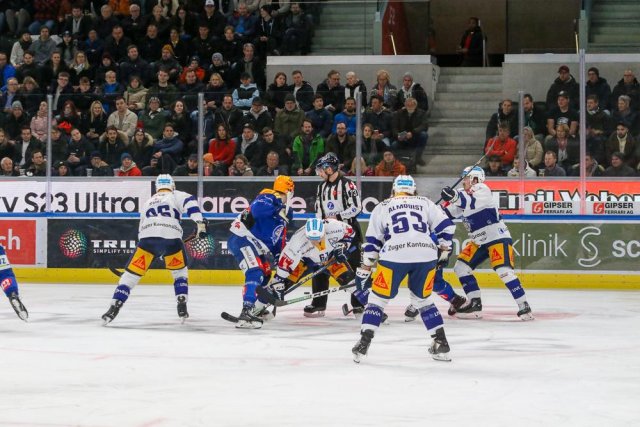 Photo hockey match Zürich - Zug le 26/02/2023