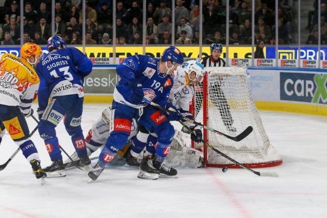 Photo hockey match Zürich - Zug le 26/02/2023