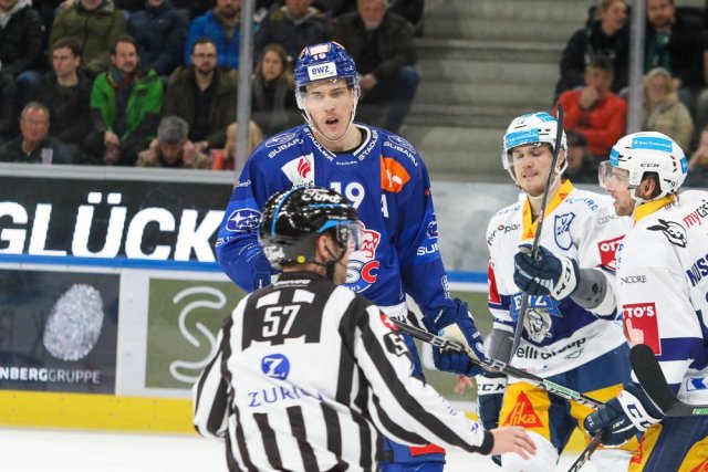Photo hockey match Zürich - Zug le 26/02/2023