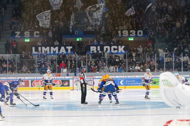 Photo hockey match Zürich - Zug le 26/02/2023