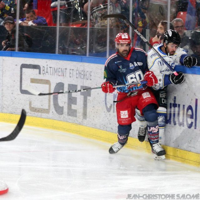 Photo hockey reportage TELH : Le champion n'a pas dit son dernier mot