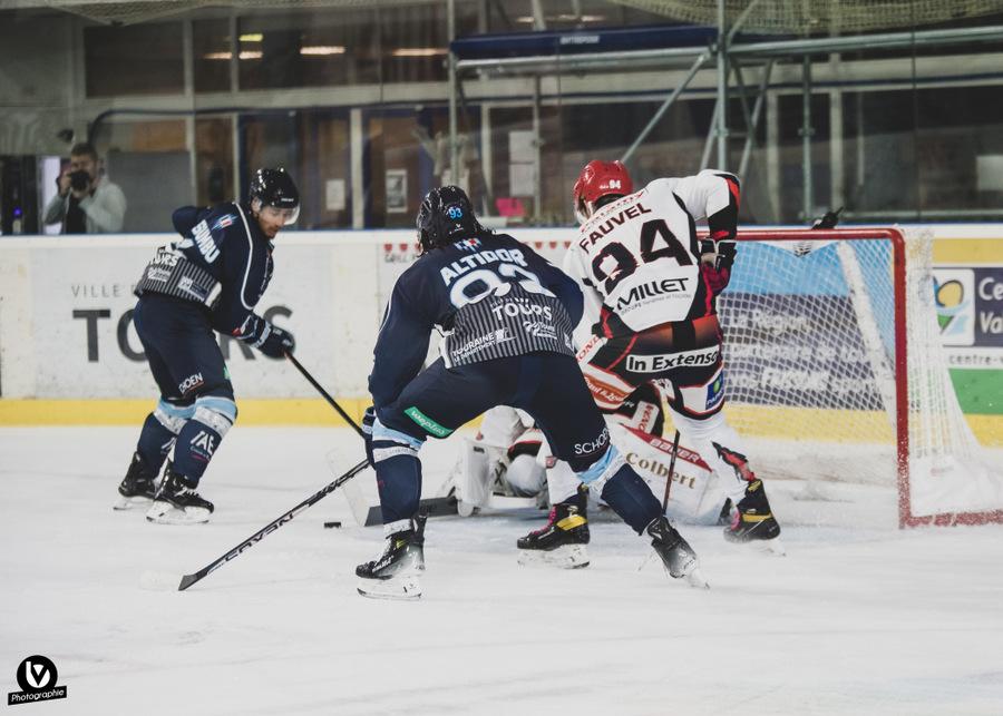 Tours  2 - 3 Cholet 