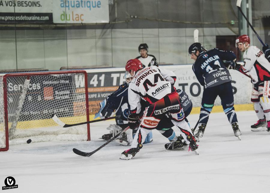 Tours  2 - 3 Cholet 
