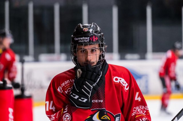 Photo hockey match Morzine-Avoriaz - Tours  le 02/12/2023