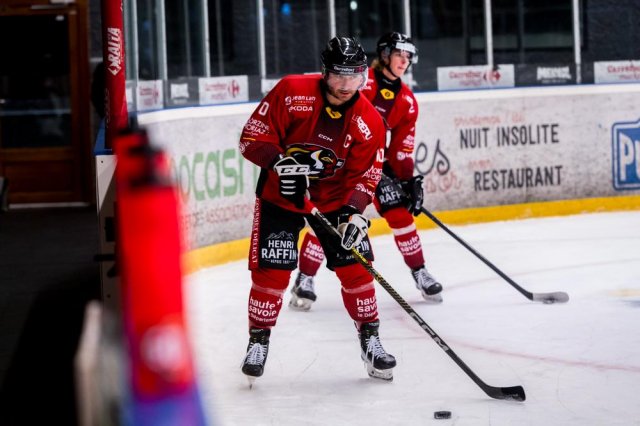 Photo hockey match Morzine-Avoriaz - Tours  le 02/12/2023