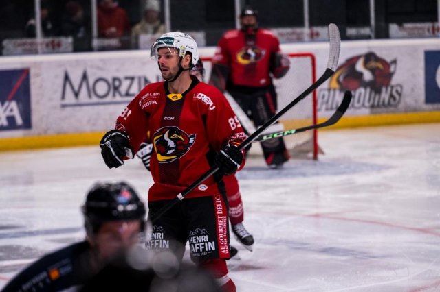 Photo hockey match Morzine-Avoriaz - Tours  le 02/12/2023