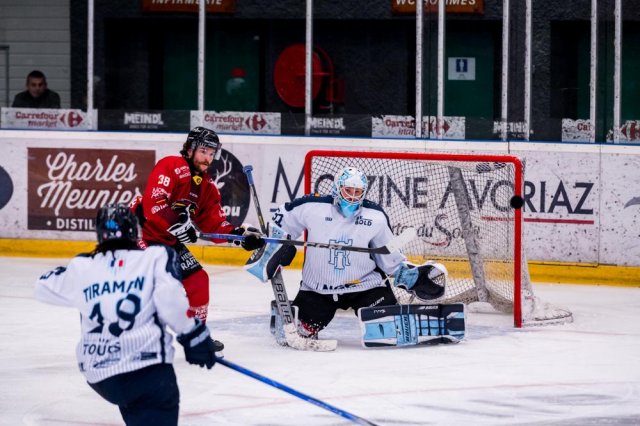 Photo hockey match Morzine-Avoriaz - Tours  le 02/12/2023